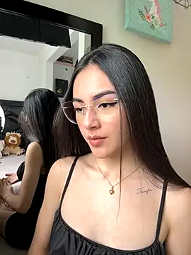 Snapshot of IslaCole chatting on October 25, 2025, 6:41 pm IslaCole online show from October 25, 2025, 6:41 pm