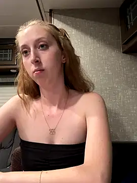 Snapshot of sweet-vixen chatting on December 14, 2025, 2:40 am sweet-vixen online show from December 14, 2025, 2:40 am
