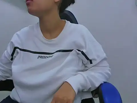 agata18  online show from January 12, 2026, 1:07 pm