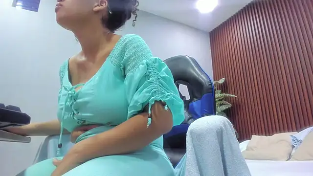 agata18  online show from April 4, 2026, 7:31 pm