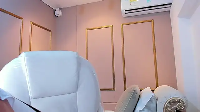 NahimiThompson online show from November 21, 2025, 7:46 pm