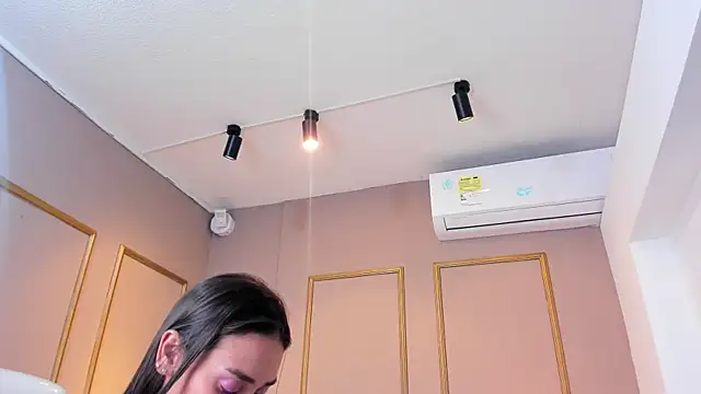 NahimiThompson online show from November 13, 2025, 7:40 pm