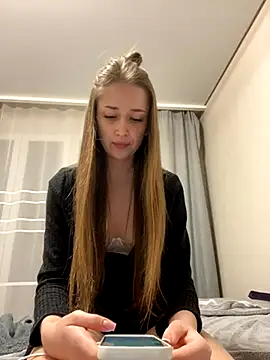 Angel hotyy online show from October 31, 2025, 7:10 pm