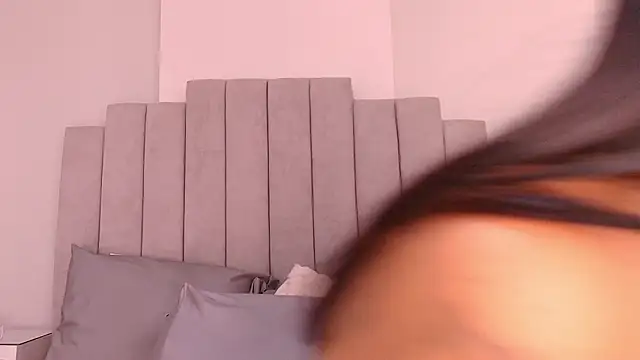 ellisrossi online show from February 26, 2026, 7:03 pm