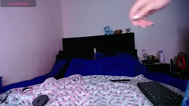 SharonSalazar online show from December 14, 2025, 4:29 am