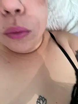 Rheetnena1 online show from March 21, 2026, 2:43 pm