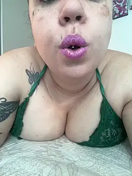 Rheetnena1 online show from April 19, 2026, 1:56 pm