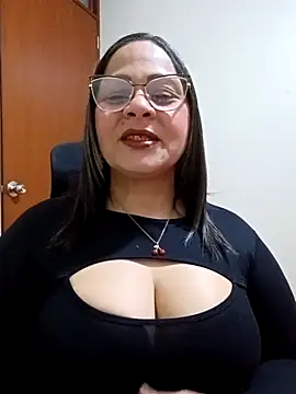 Snapshot of milf_Anguie50 chatting on October 24, 2025, 2:32 am milf Anguie50 online show from October 24, 2025, 2:32 am