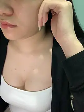 May2k2 online show from November 6, 2025, 3:10 am