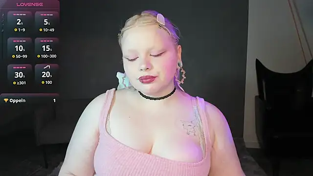 Snapshot of LottieReed chatting on May 25, 2026, 7:40 am LottieReed online show from May 25, 2026, 7:40 am