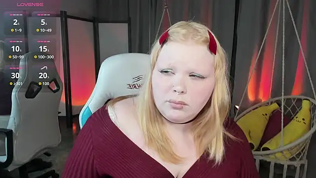 Snapshot of LottieReed chatting on May 10, 2026, 9:13 am LottieReed online show from May 10, 2026, 9:13 am