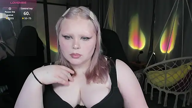 Snapshot of LottieReed chatting on May 29, 2026, 7:14 am LottieReed online show from May 29, 2026, 7:14 am