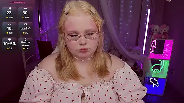 Snapshot of LottieReed chatting on June 20, 2026, 12:10 pm LottieReed online show from June 20, 2026, 12:10 pm