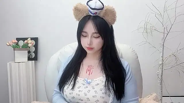 Love-hanzaizai718 online show from November 26, 2025, 2:06 pm