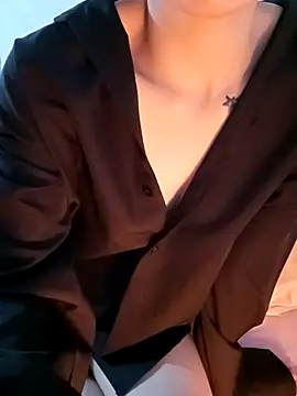 Cherry Le02 online show from November 5, 2025, 3:42 am