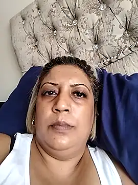 IndianLara online show from March 12, 2026, 1:04 pm