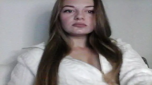 EllaMoonlight online show from November 5, 2025, 9:07 pm