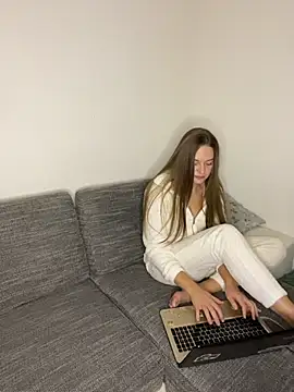 EllaMoonlight online show from November 21, 2025, 10:53 pm