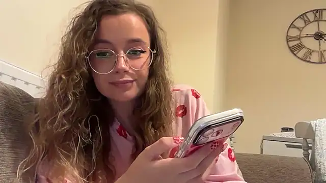 lolatheangel online show from December 15, 2025, 4:13 pm