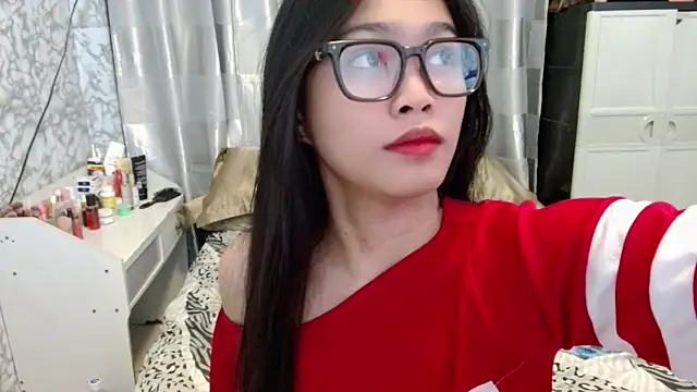  Lachica  online show from April 18, 2026, 3:20 am