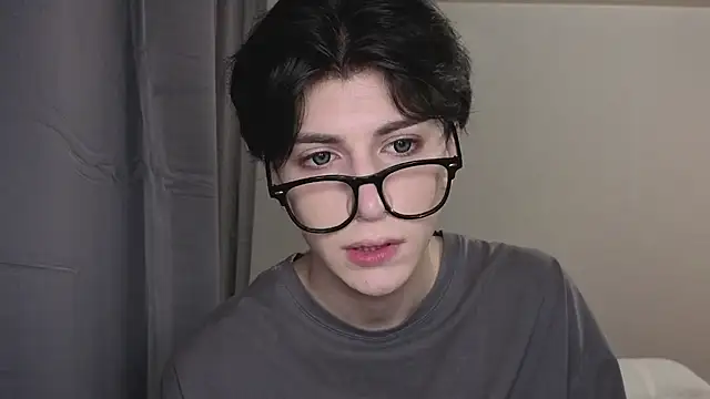 Oliver star boy  online show from October 28, 2025, 5:12 pm