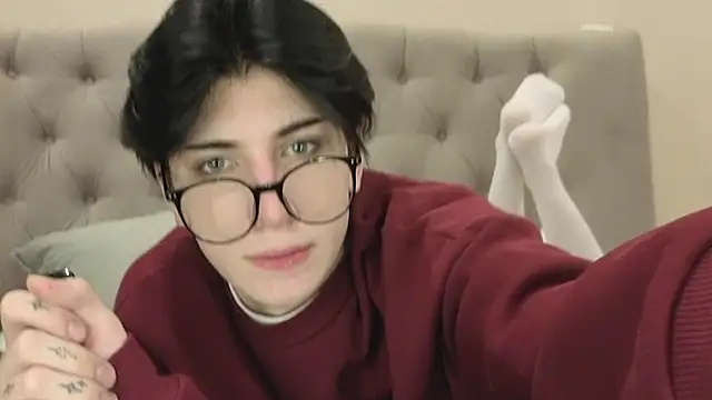 Oliver star boy  online show from February 14, 2026, 3:45 pm