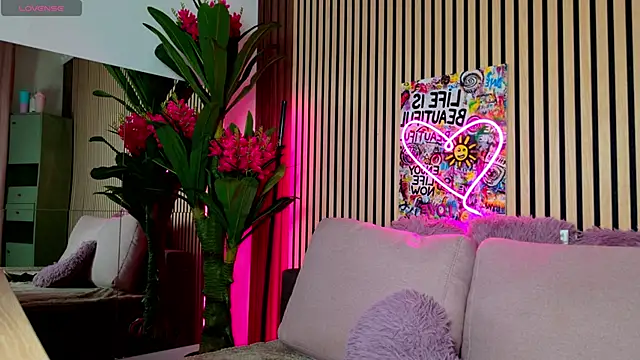 MirunaHaze online show from April 14, 2026, 3:44 am