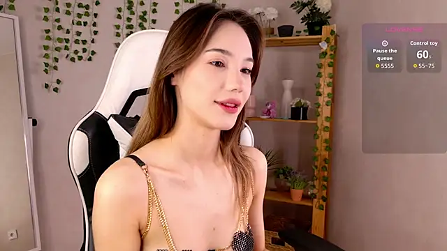 Snapshot of LilCatalia chatting on August 9, 2026, 10:10 am LilCatalia online show from August 9, 2026, 10:10 am