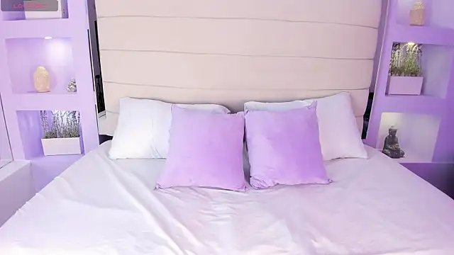 AmyColman  online show from December 20, 2025, 12:08 pm