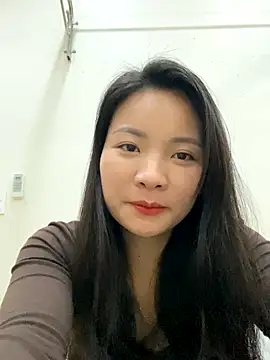 Snapshot of Bee_Yellow00 chatting on December 16, 2025, 5:22 am Bee Yellow00 online show from December 16, 2025, 5:22 am