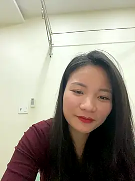 Snapshot of Bee_Yellow00 chatting on December 20, 2025, 4:59 am Bee Yellow00 online show from December 20, 2025, 4:59 am