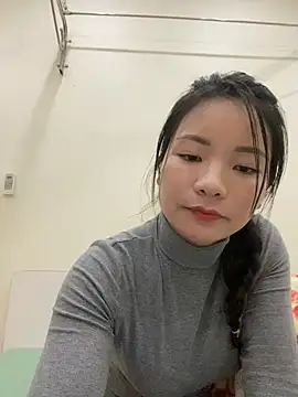 Snapshot of Bee_Yellow00 chatting on December 2, 2025, 4:36 am Bee Yellow00 online show from December 2, 2025, 4:36 am