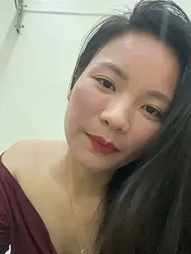 Snapshot of Bee_Yellow00 chatting on November 8, 2025, 5:00 am Bee Yellow00 online show from November 8, 2025, 5:00 am