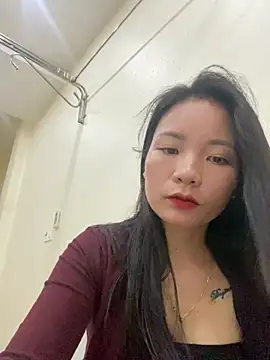 Snapshot of Bee_Yellow00 chatting on October 31, 2025, 4:31 am Bee Yellow00 online show from October 31, 2025, 4:31 am