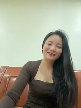 Snapshot of Bee_Yellow00 chatting on November 3, 2025, 4:39 am Bee Yellow00 online show from November 3, 2025, 4:39 am