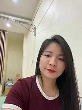 Snapshot of Bee_Yellow00 chatting on February 27, 2026, 4:56 am Bee Yellow00 online show from February 27, 2026, 4:56 am