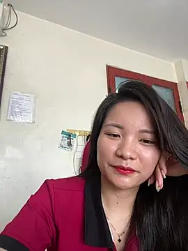 Snapshot of Bee_Yellow00 chatting on June 16, 2026, 1:49 am Bee Yellow00 online show from June 16, 2026, 1:49 am