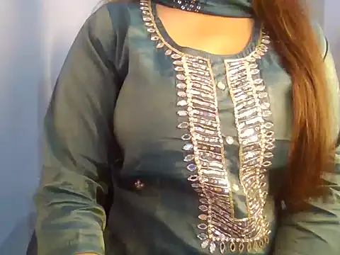 Snapshot of QUEEN_SUKU__ chatting on October 24, 2025, 5:39 am QUEEN SUKU   online show from October 24, 2025, 5:39 am