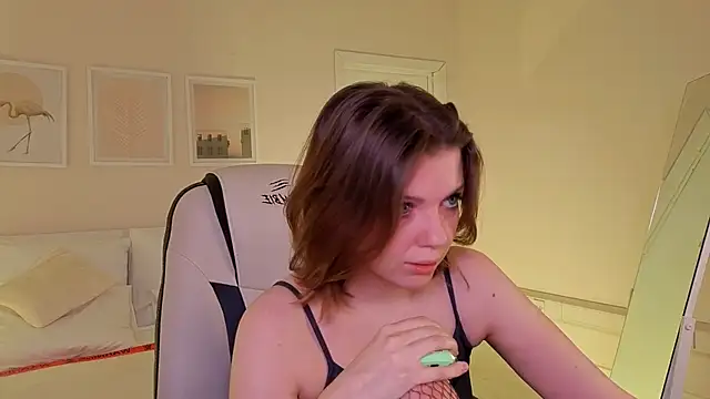 PollyRouge   online show from October 26, 2025, 1:44 pm