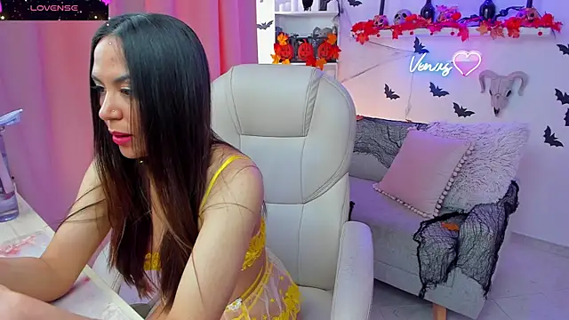 VenusIsLove  online show from October 9, 2025, 7:14 pm