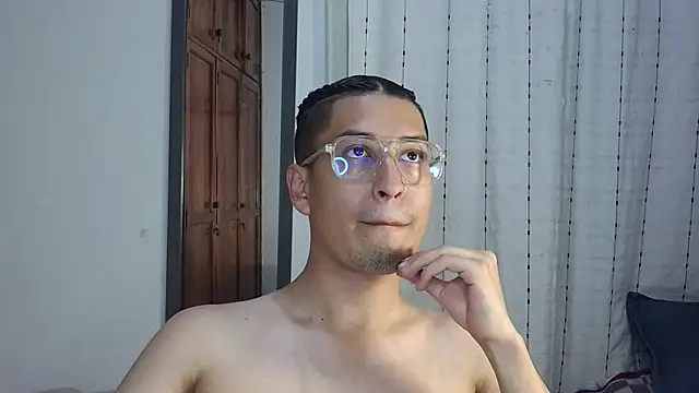 Snapshot of estebaaan___ chatting on October 29, 2025, 4:11 am estebaaan    online show from October 29, 2025, 4:11 am