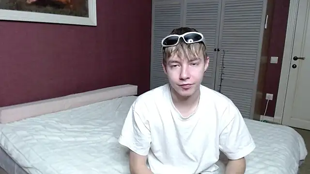 Snapshot of R__G__ chatting on October 27, 2025, 1:01 pm R  G   online show from October 27, 2025, 1:01 pm