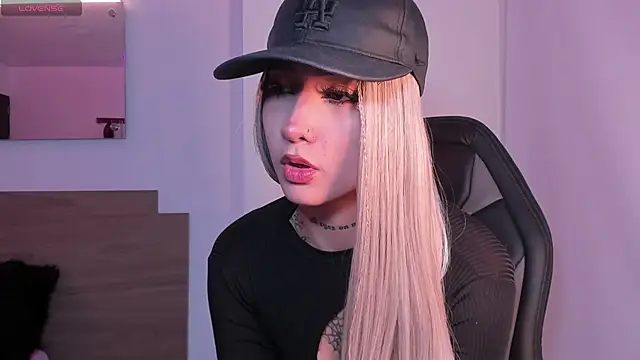 Snapshot of Katta_Martini_ chatting on November 20, 2025, 11:44 am Katta Martini online show from November 20, 2025, 11:44 am