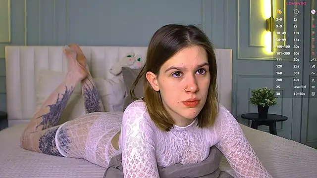 Snapshot of LoraPuffs chatting on February 7, 2026, 4:37 pm LoraPuffs online show from February 7, 2026, 4:37 pm