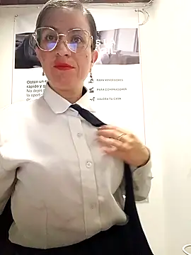 Snapshot of Valentina--1 chatting on April 22, 2026, 10:11 am Valentina--1 online show from April 22, 2026, 10:11 am