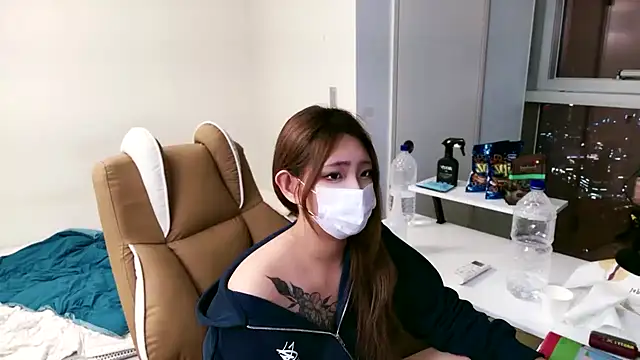 Milk Sola online show from October 26, 2025, 1:22 pm