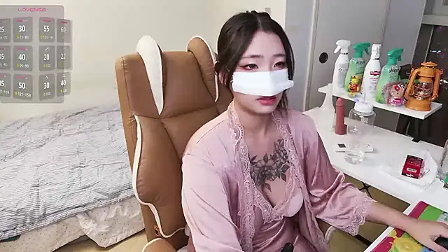 Milk Sola online show from November 18, 2025, 1:14 pm