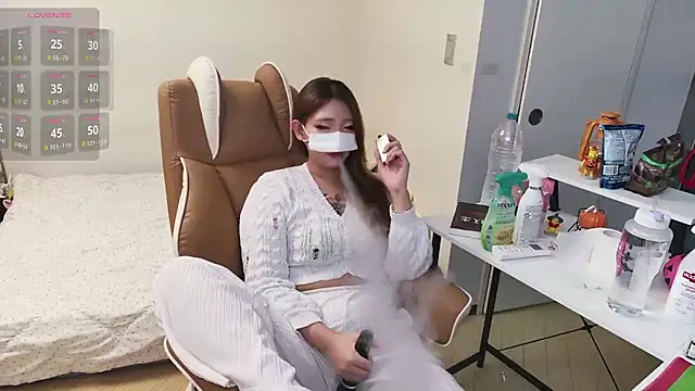 Milk Sola online show from November 6, 2025, 8:40 am