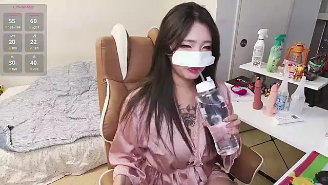 Milk Sola online show from November 15, 2025, 12:53 pm