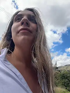 sarah honey   online show from January 7, 2026, 3:06 pm